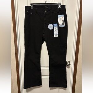 Lee Women’s Black Midrise Bootcut Jeans - NWT - Size 18P